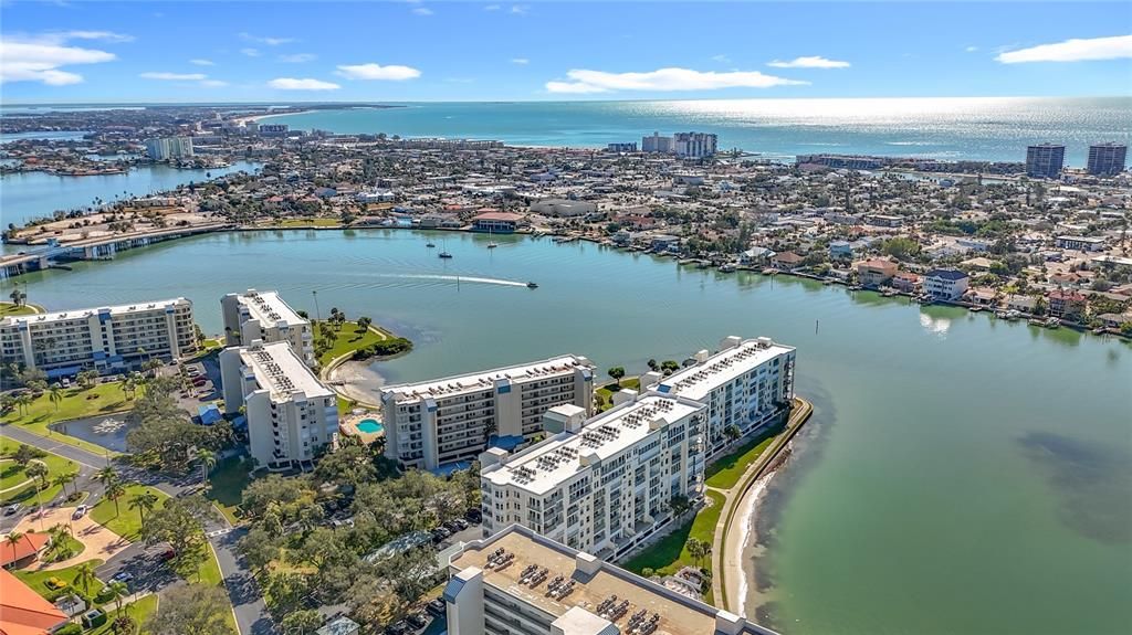 На продажу: $469,900 (2 спален, 2 ванн, 1145 Квадратных фут)