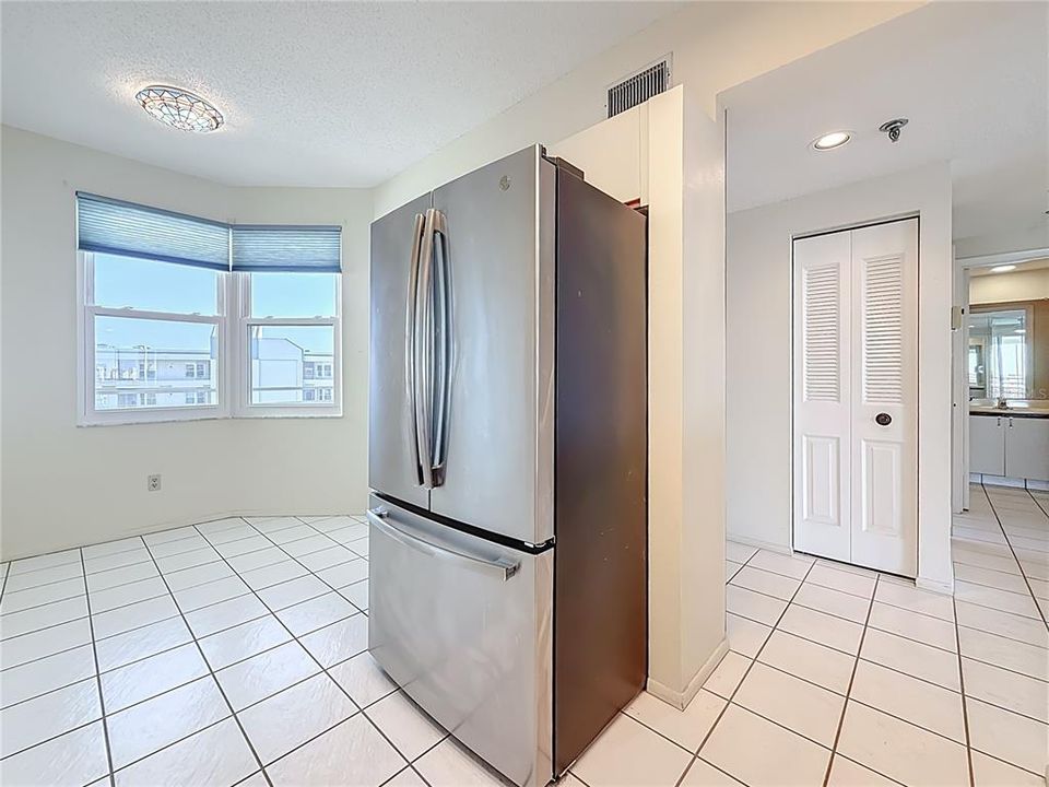 На продажу: $469,900 (2 спален, 2 ванн, 1145 Квадратных фут)