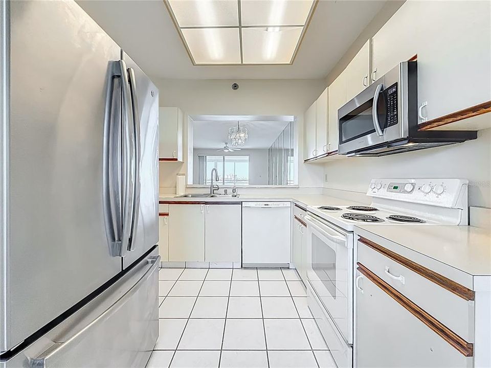 На продажу: $469,900 (2 спален, 2 ванн, 1145 Квадратных фут)