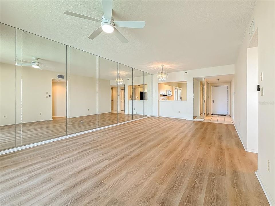 На продажу: $469,900 (2 спален, 2 ванн, 1145 Квадратных фут)