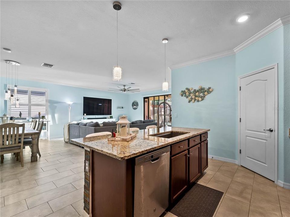 For Sale: $699,000 (3 beds, 3 baths, 1855 Square Feet)