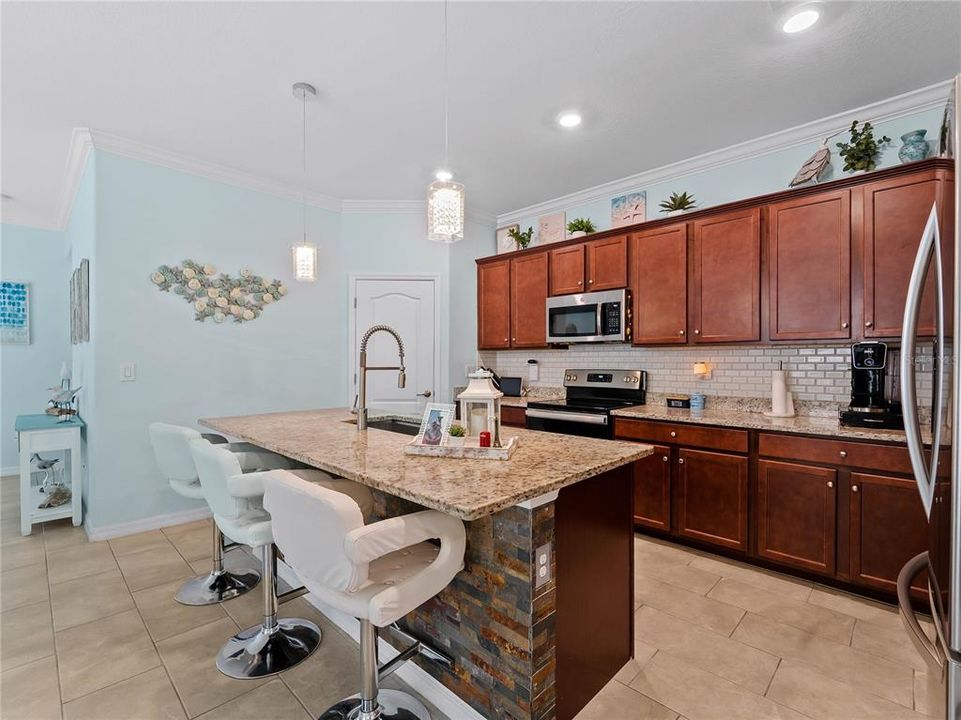 For Sale: $699,000 (3 beds, 3 baths, 1855 Square Feet)