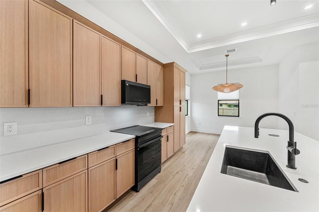 For Sale: $500,000 (3 beds, 2 baths, 1740 Square Feet)