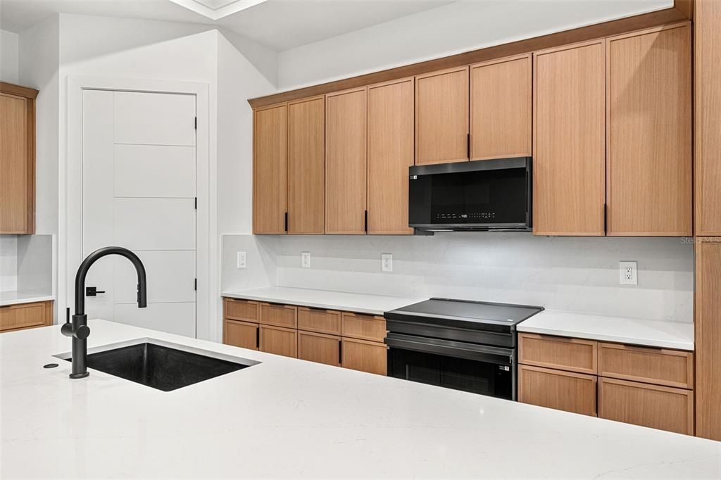 For Sale: $500,000 (3 beds, 2 baths, 1740 Square Feet)