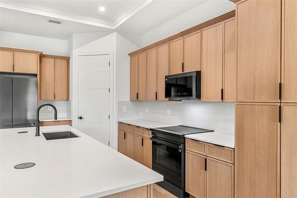 For Sale: $500,000 (3 beds, 2 baths, 1740 Square Feet)