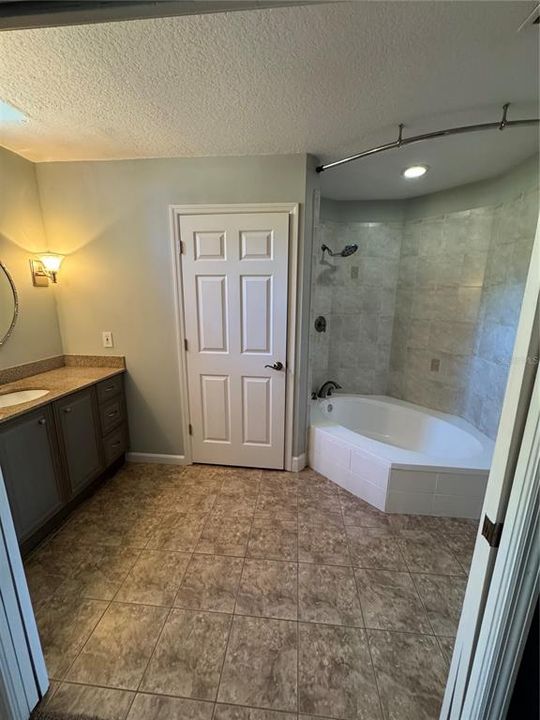 На продажу: $250,000 (2 спален, 2 ванн, 1234 Квадратных фут)