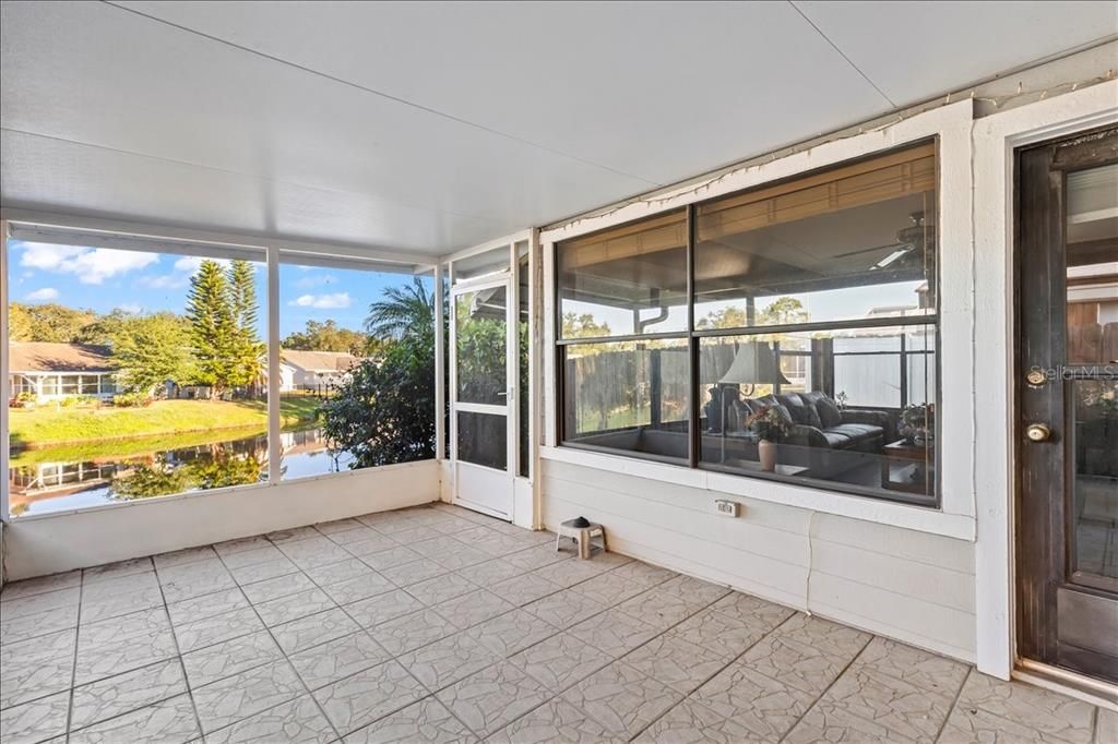 На продажу: $299,900 (2 спален, 2 ванн, 1273 Квадратных фут)