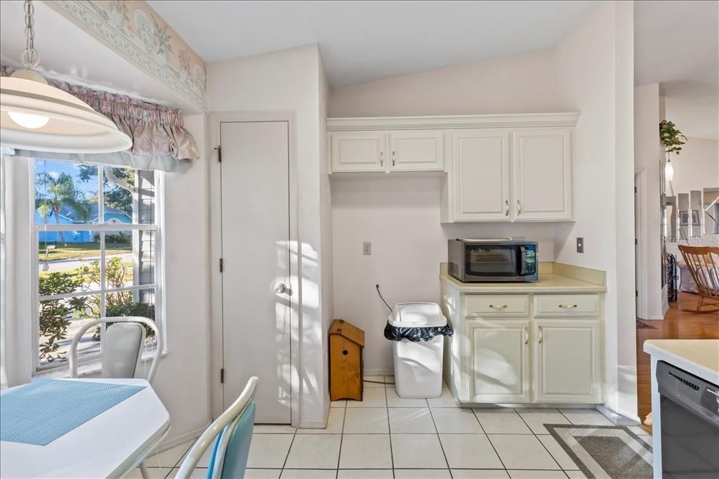 На продажу: $299,900 (2 спален, 2 ванн, 1273 Квадратных фут)