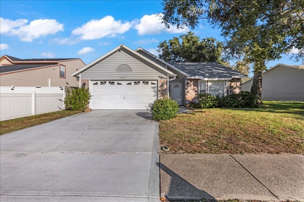 На продажу: $299,900 (2 спален, 2 ванн, 1273 Квадратных фут)