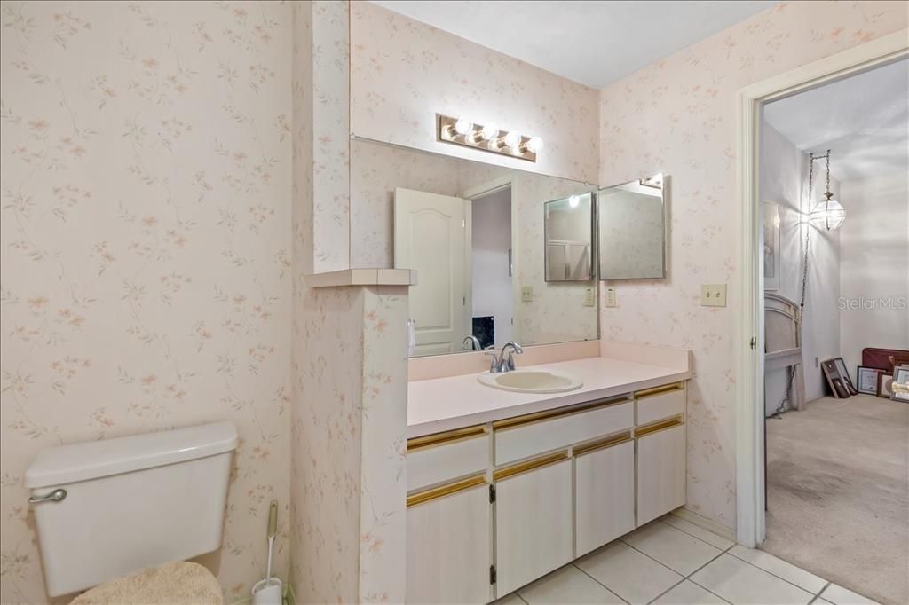 На продажу: $299,900 (2 спален, 2 ванн, 1273 Квадратных фут)