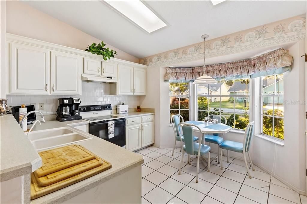 На продажу: $299,900 (2 спален, 2 ванн, 1273 Квадратных фут)