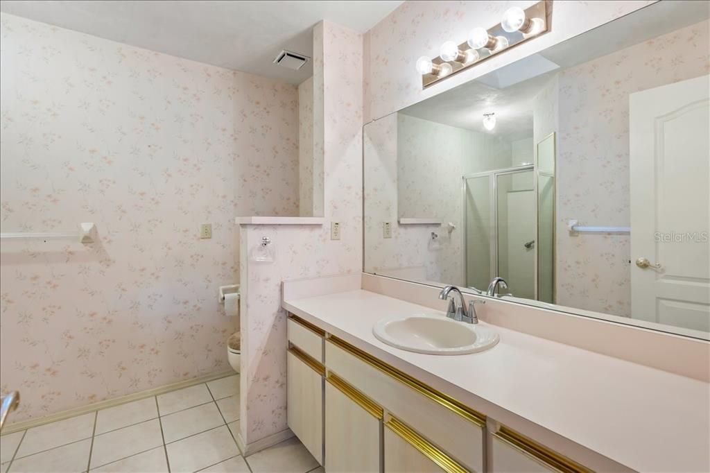 На продажу: $299,900 (2 спален, 2 ванн, 1273 Квадратных фут)