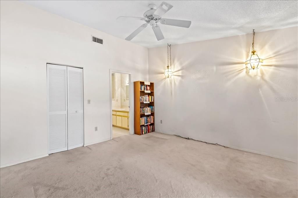 На продажу: $299,900 (2 спален, 2 ванн, 1273 Квадратных фут)