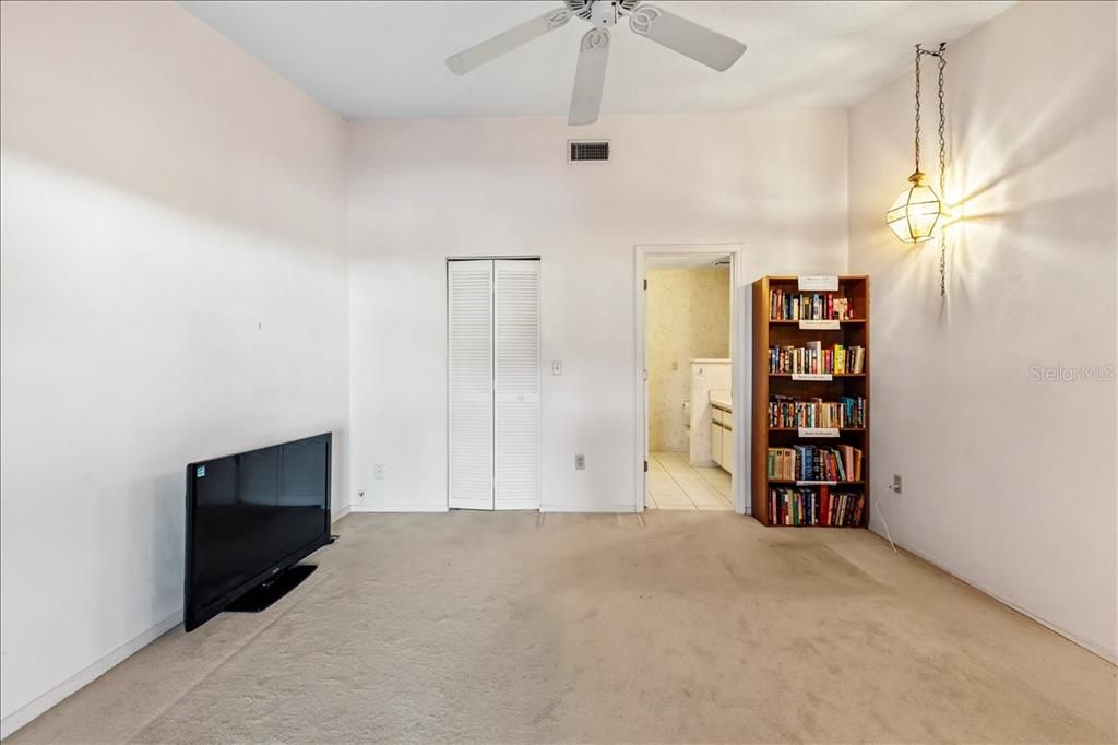 На продажу: $299,900 (2 спален, 2 ванн, 1273 Квадратных фут)