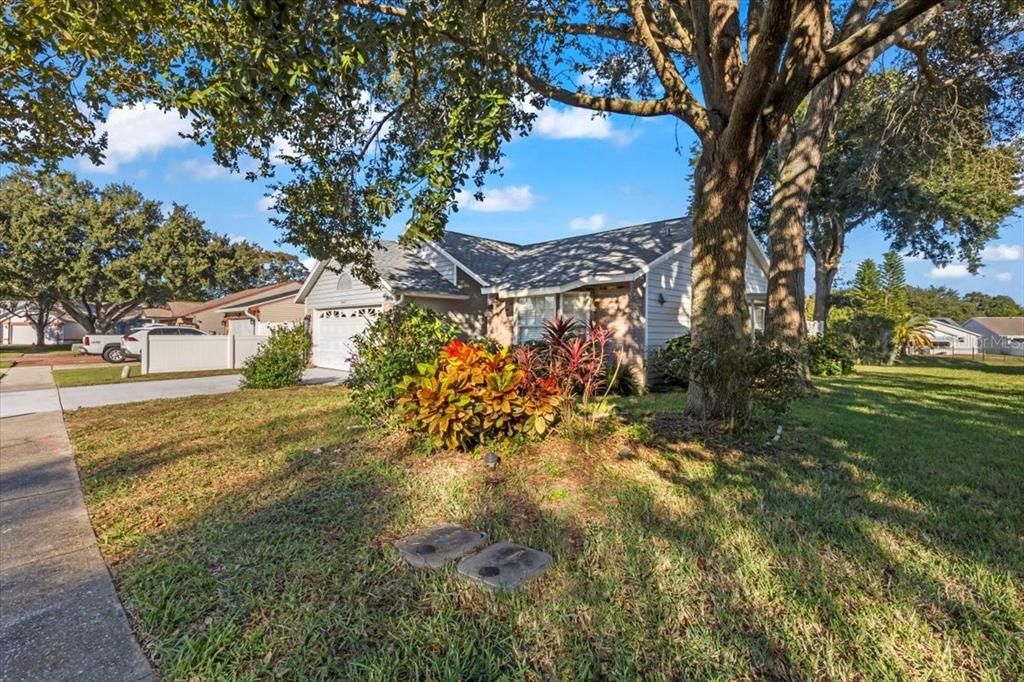 На продажу: $299,900 (2 спален, 2 ванн, 1273 Квадратных фут)