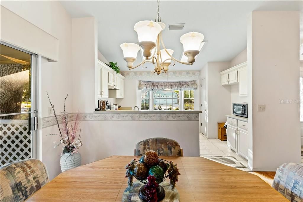 На продажу: $299,900 (2 спален, 2 ванн, 1273 Квадратных фут)