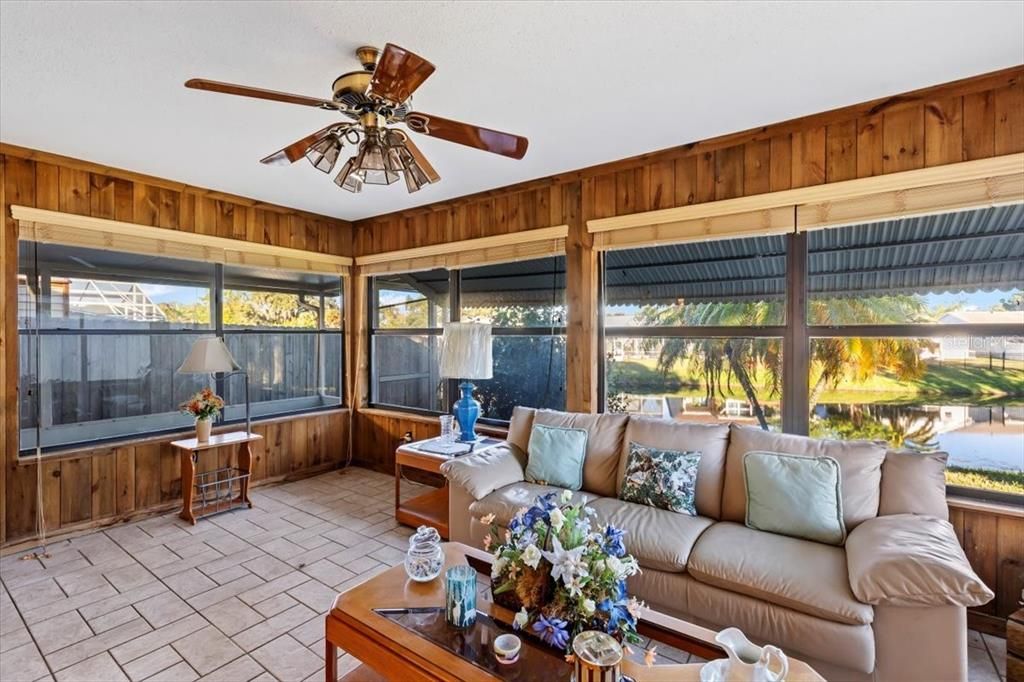 На продажу: $299,900 (2 спален, 2 ванн, 1273 Квадратных фут)