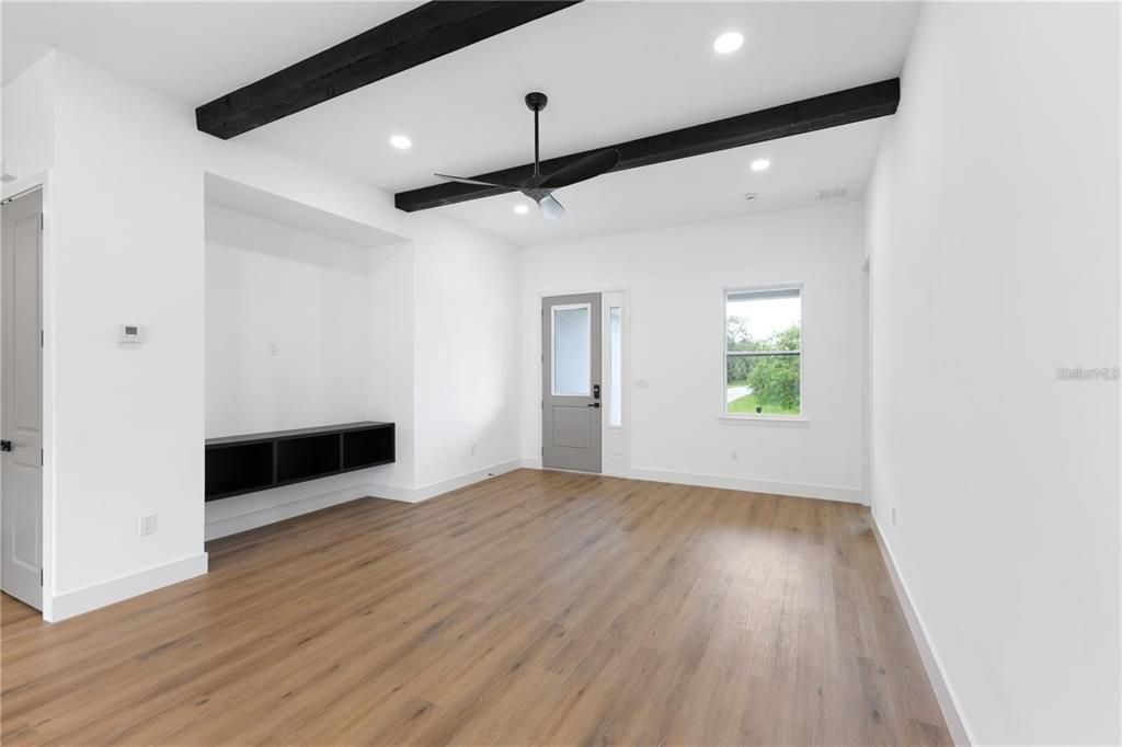 For Rent: $2,300 (4 beds, 2 baths, 1804 Square Feet)