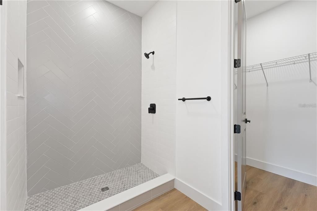 For Rent: $2,300 (4 beds, 2 baths, 1804 Square Feet)