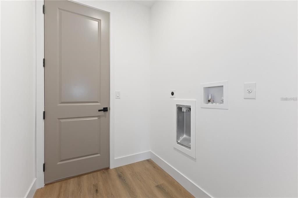 For Rent: $2,300 (4 beds, 2 baths, 1804 Square Feet)