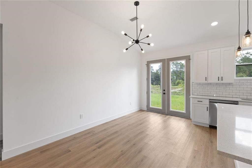 For Rent: $2,300 (4 beds, 2 baths, 1804 Square Feet)