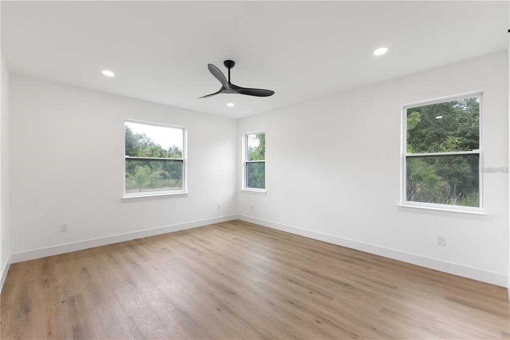 For Rent: $2,300 (4 beds, 2 baths, 1804 Square Feet)