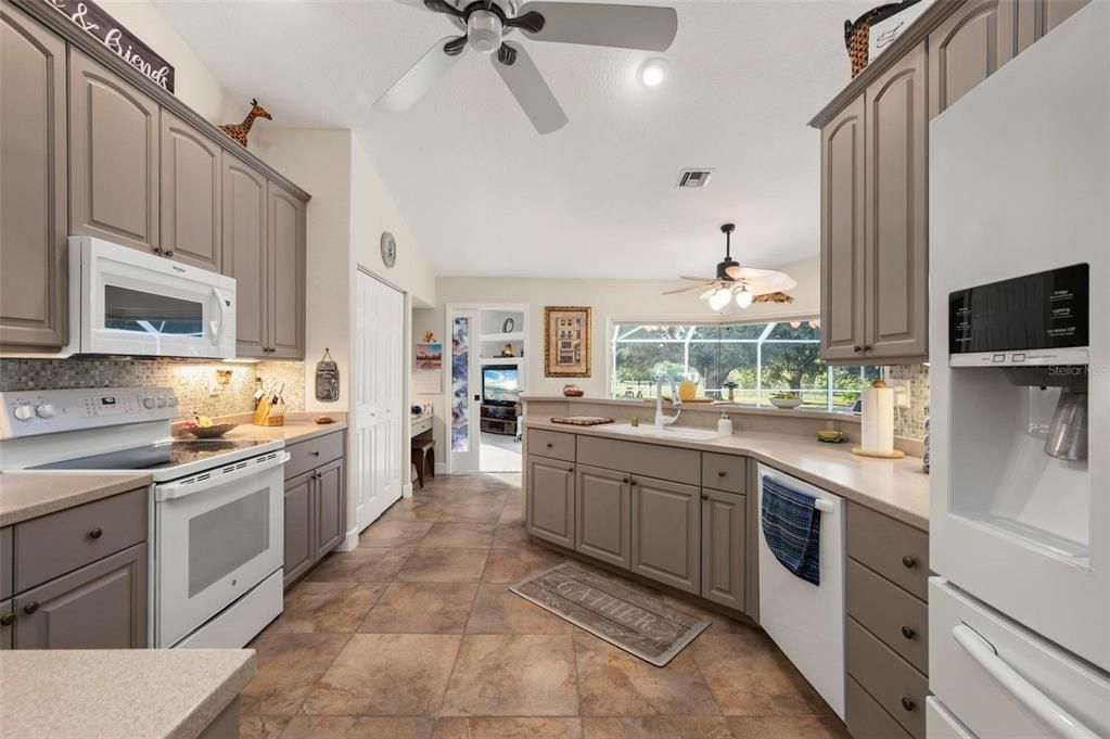 На продажу: $550,000 (3 спален, 2 ванн, 2238 Квадратных фут)