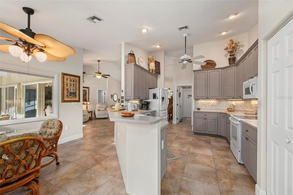 На продажу: $550,000 (3 спален, 2 ванн, 2238 Квадратных фут)