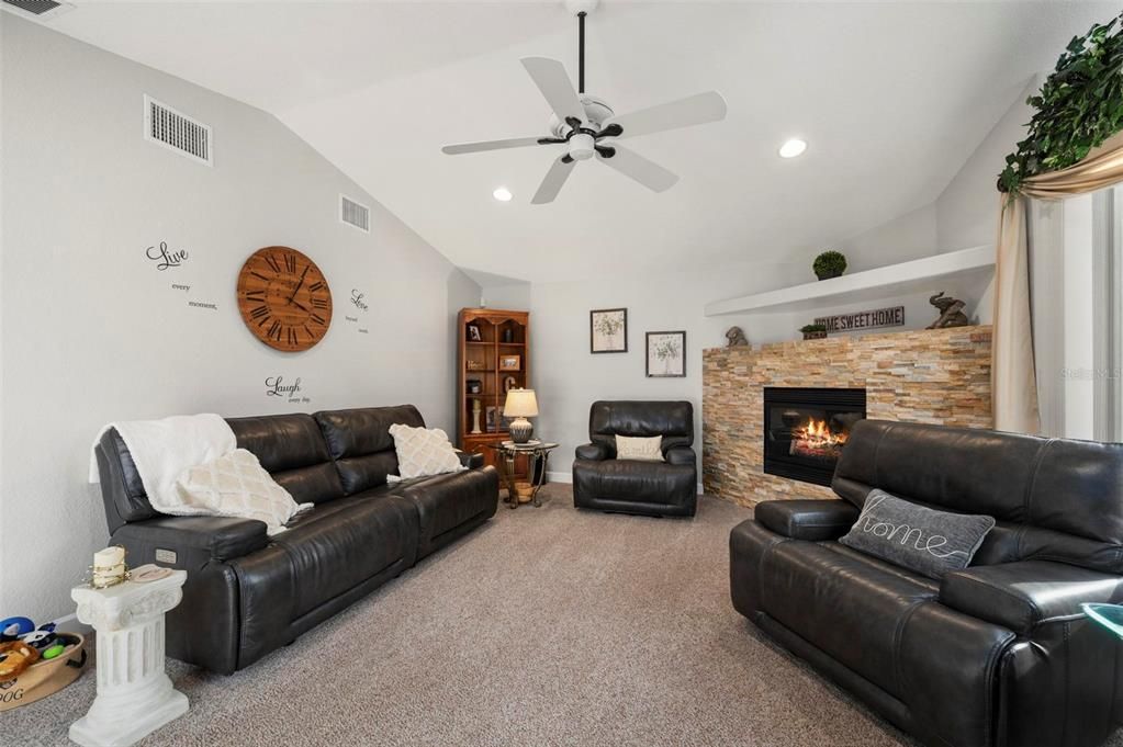 На продажу: $550,000 (3 спален, 2 ванн, 2238 Квадратных фут)