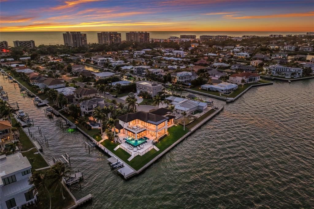 На продажу: $9,875,000 (4 спален, 4 ванн, 4338 Квадратных фут)