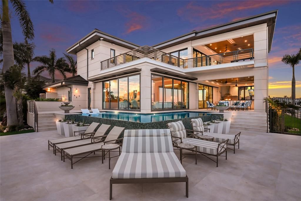 На продажу: $9,875,000 (4 спален, 4 ванн, 4338 Квадратных фут)