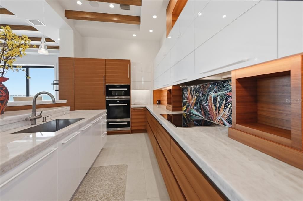 На продажу: $9,875,000 (4 спален, 4 ванн, 4338 Квадратных фут)