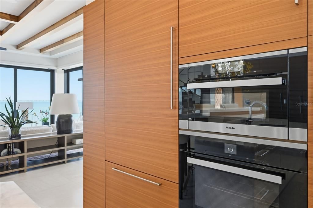 На продажу: $9,875,000 (4 спален, 4 ванн, 4338 Квадратных фут)