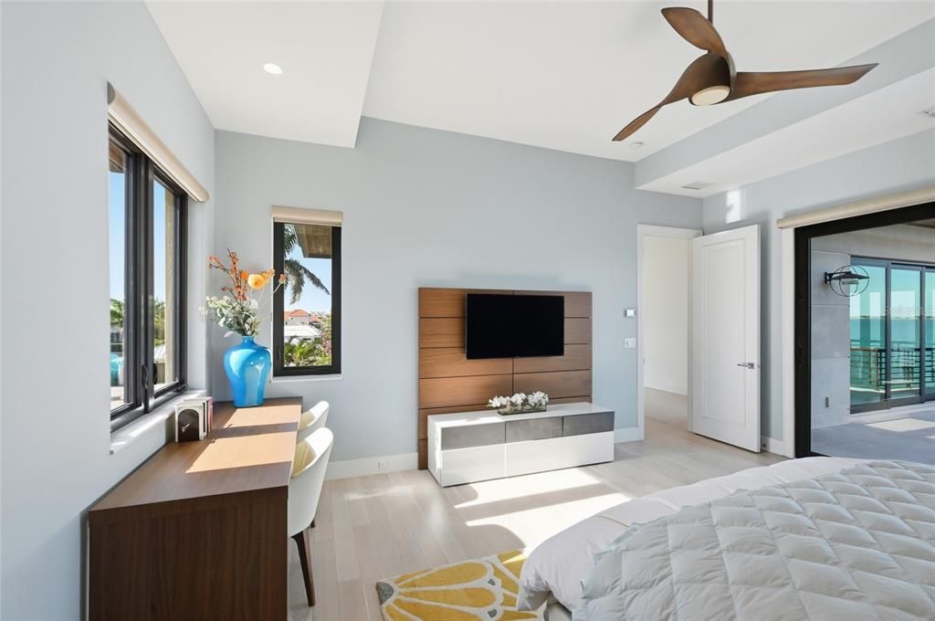 На продажу: $9,875,000 (4 спален, 4 ванн, 4338 Квадратных фут)