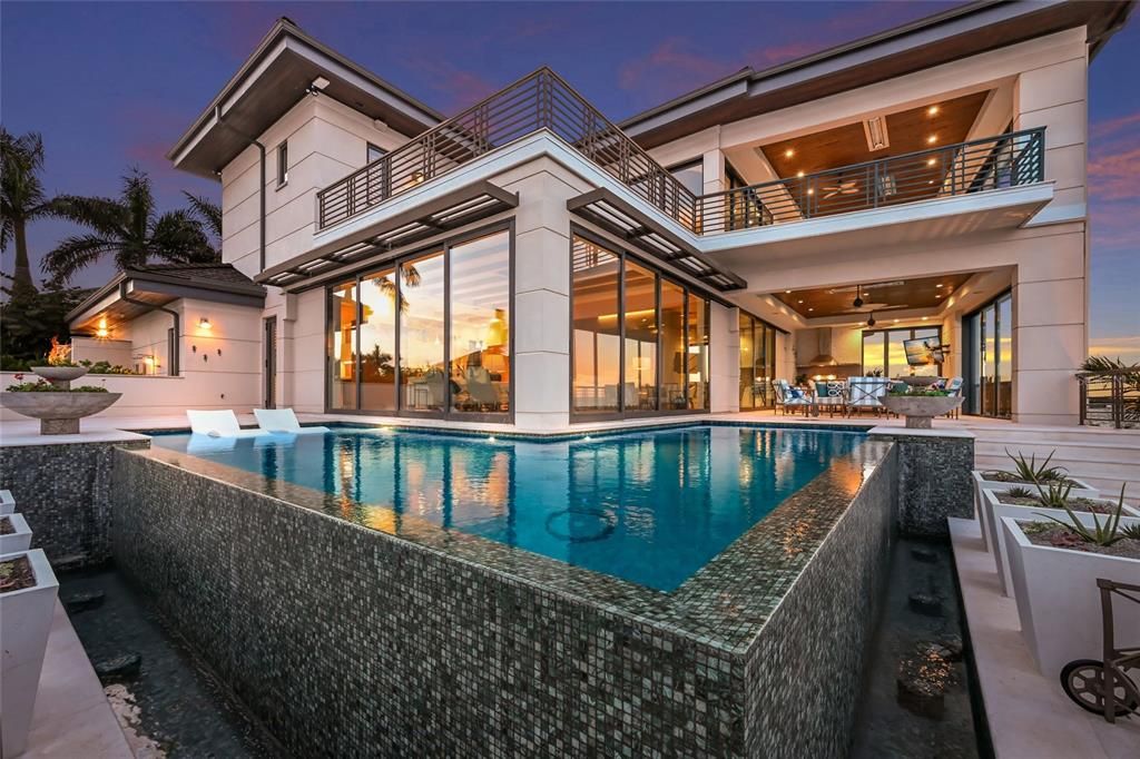 На продажу: $9,875,000 (4 спален, 4 ванн, 4338 Квадратных фут)