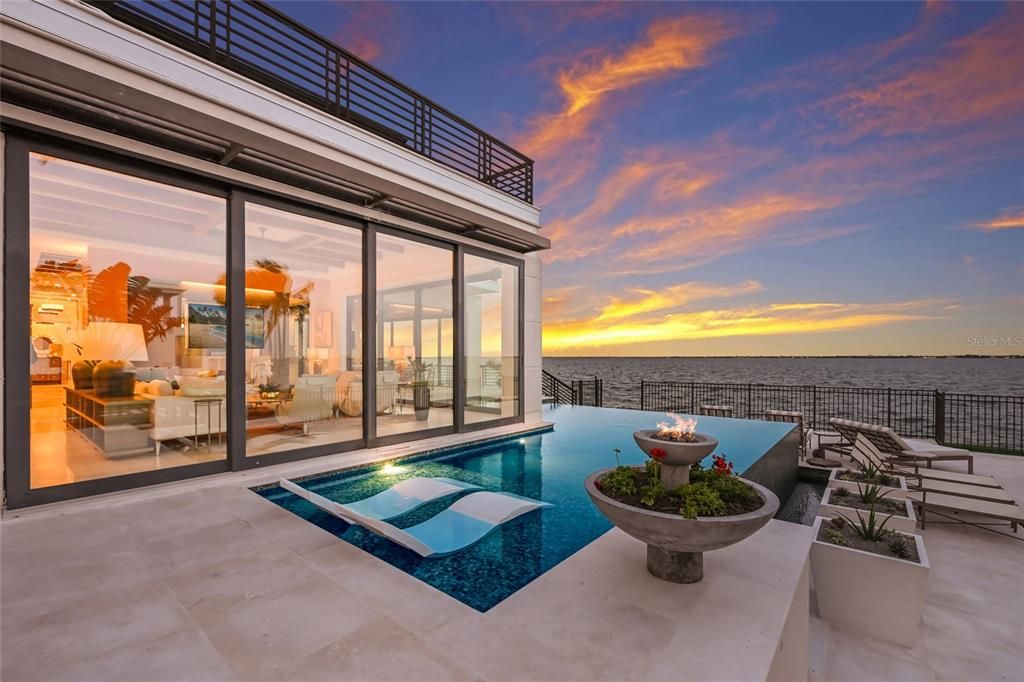 На продажу: $9,875,000 (4 спален, 4 ванн, 4338 Квадратных фут)