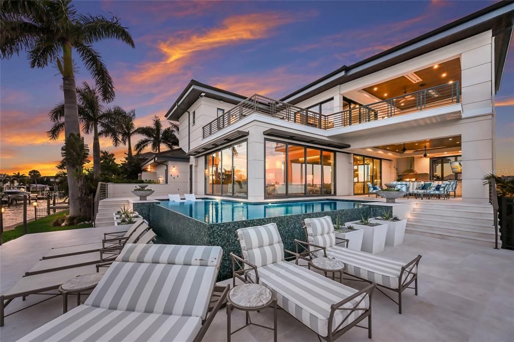 На продажу: $9,875,000 (4 спален, 4 ванн, 4338 Квадратных фут)