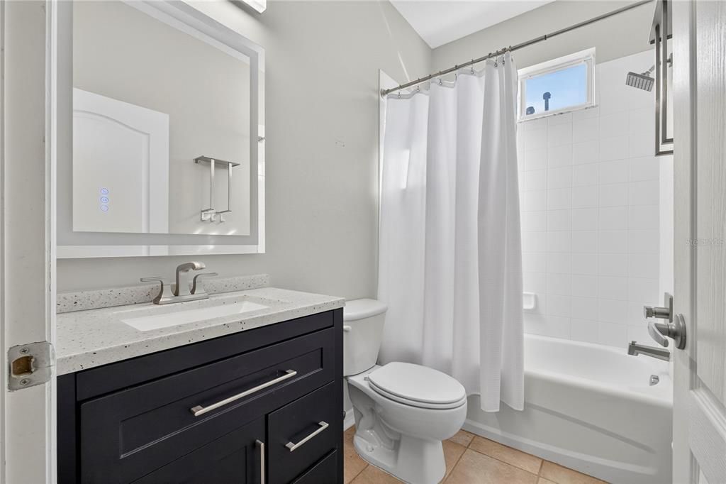 Activo con contrato: $525,000 (4 camas, 3 baños, 2551 Pies cuadrados)