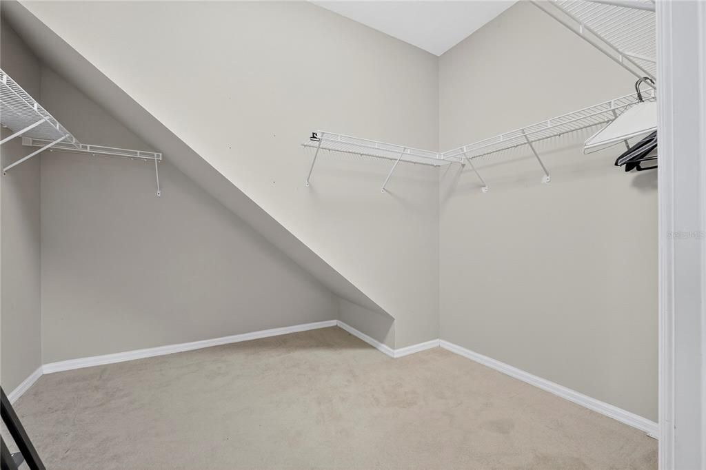 Activo con contrato: $525,000 (4 camas, 3 baños, 2551 Pies cuadrados)