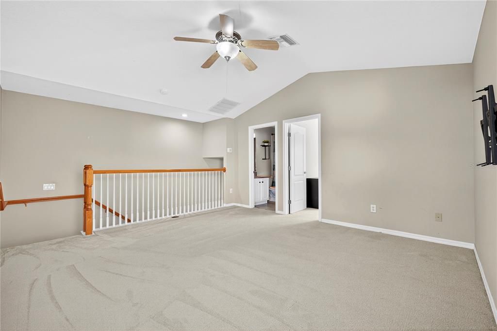 Activo con contrato: $525,000 (4 camas, 3 baños, 2551 Pies cuadrados)