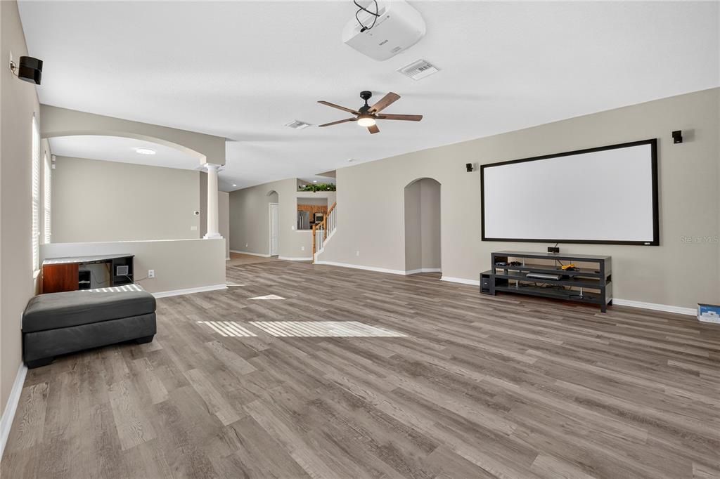 Activo con contrato: $525,000 (4 camas, 3 baños, 2551 Pies cuadrados)