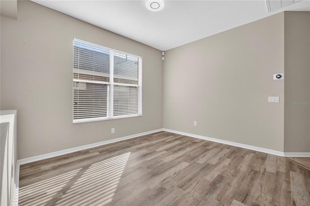 Activo con contrato: $525,000 (4 camas, 3 baños, 2551 Pies cuadrados)