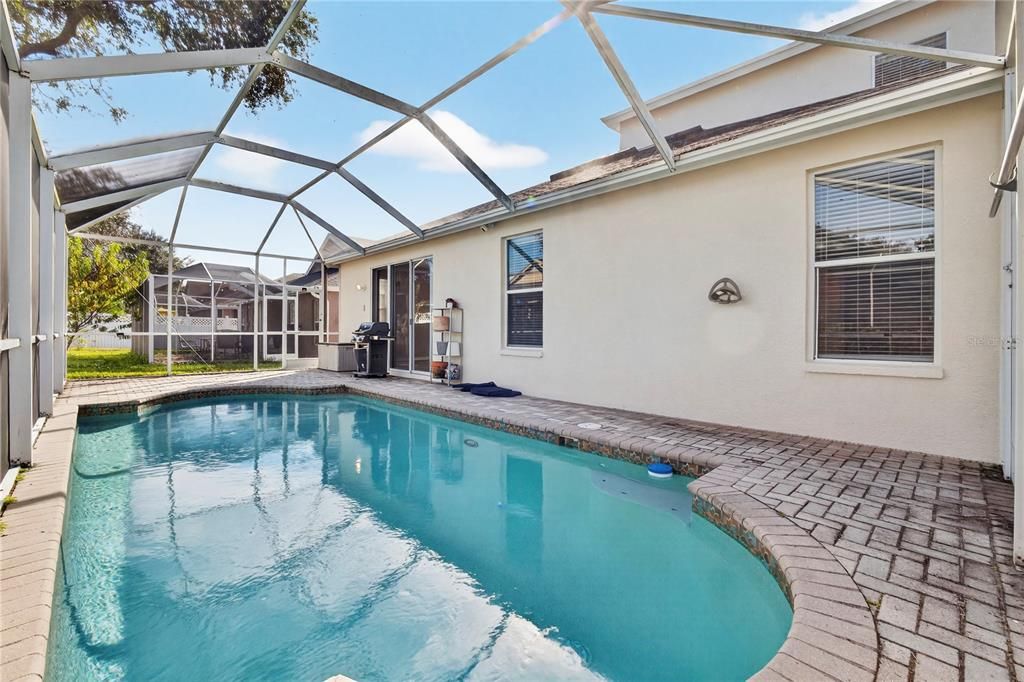 Activo con contrato: $525,000 (4 camas, 3 baños, 2551 Pies cuadrados)