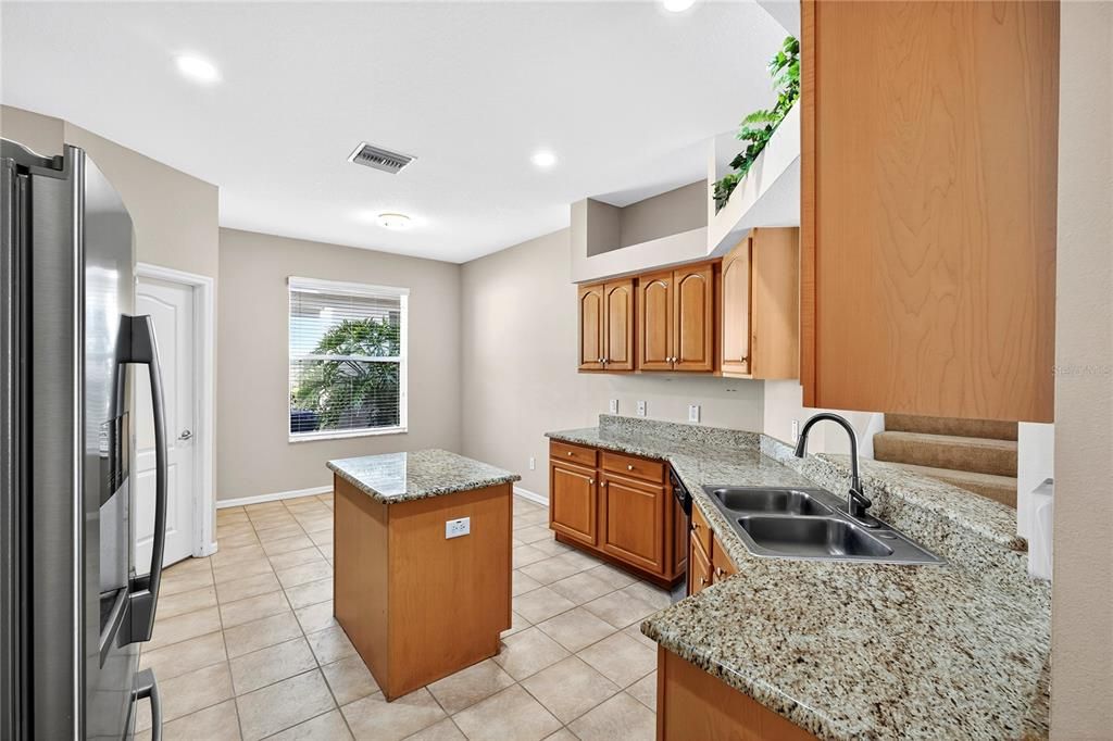 Activo con contrato: $525,000 (4 camas, 3 baños, 2551 Pies cuadrados)