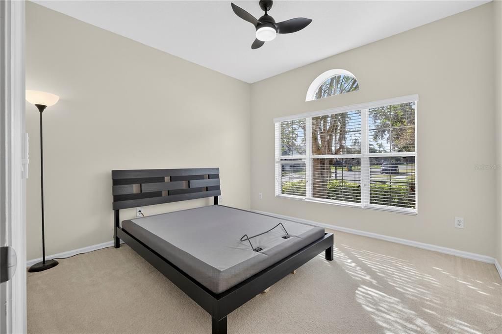 Activo con contrato: $525,000 (4 camas, 3 baños, 2551 Pies cuadrados)