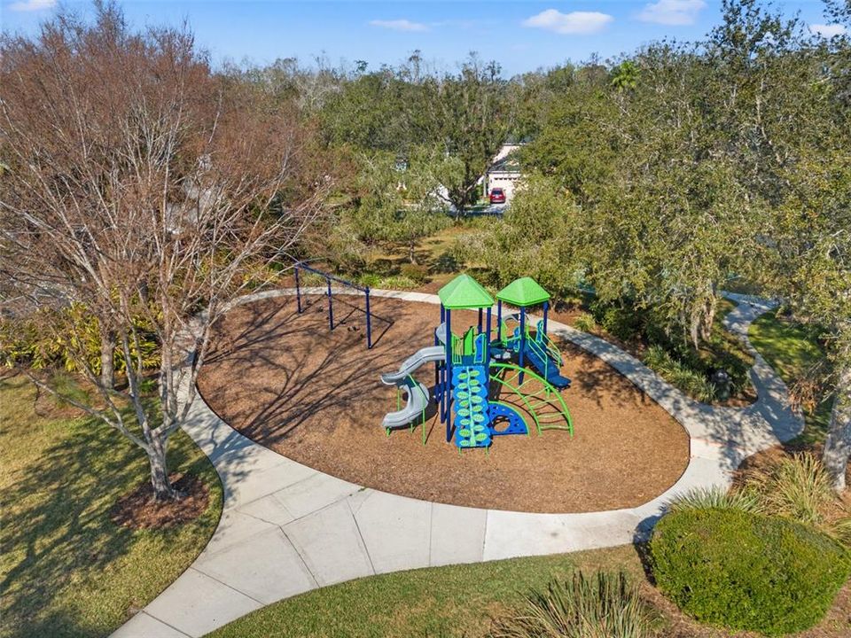 Activo con contrato: $525,000 (4 camas, 3 baños, 2551 Pies cuadrados)