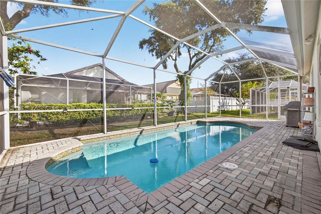 Activo con contrato: $525,000 (4 camas, 3 baños, 2551 Pies cuadrados)