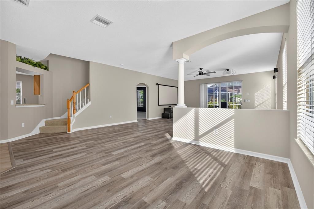 Activo con contrato: $525,000 (4 camas, 3 baños, 2551 Pies cuadrados)