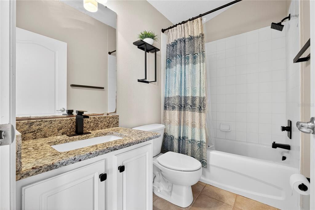 Activo con contrato: $525,000 (4 camas, 3 baños, 2551 Pies cuadrados)