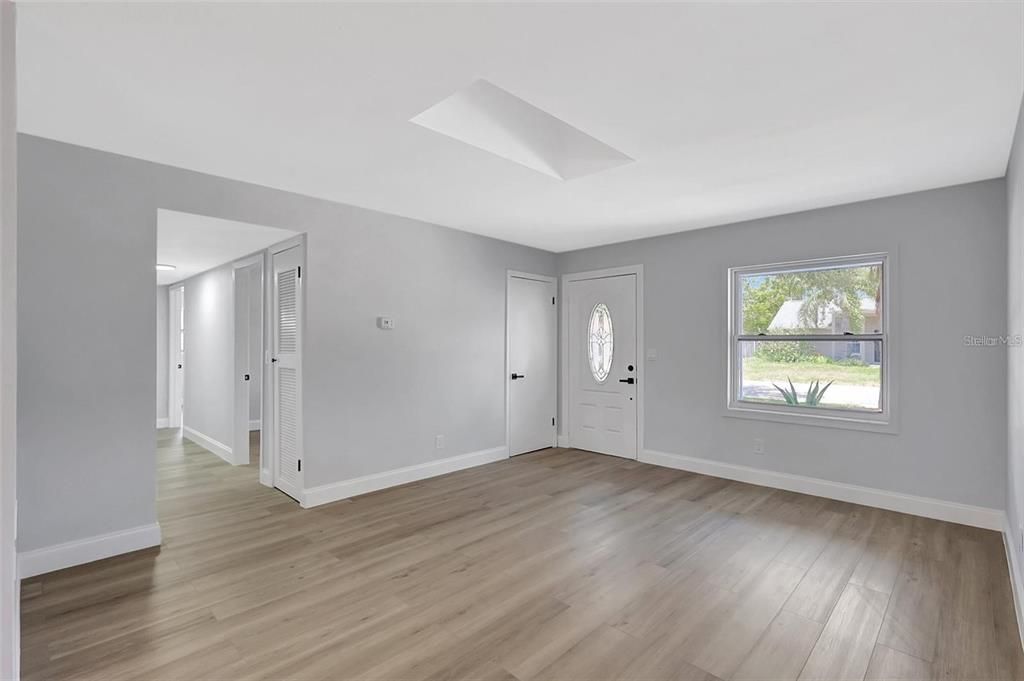 Active With Contract: $379,800 (3 beds, 2 baths, 1634 Square Feet)